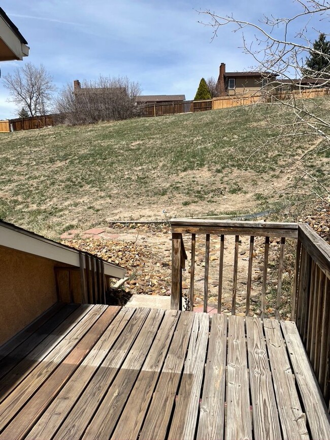 Building Photo - Spacious & Unique 3BD/2BA Townhome w/ Gara...