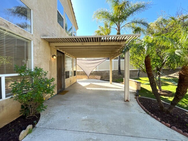 Building Photo - 4 bed, 3 bath located in Corona, CA!