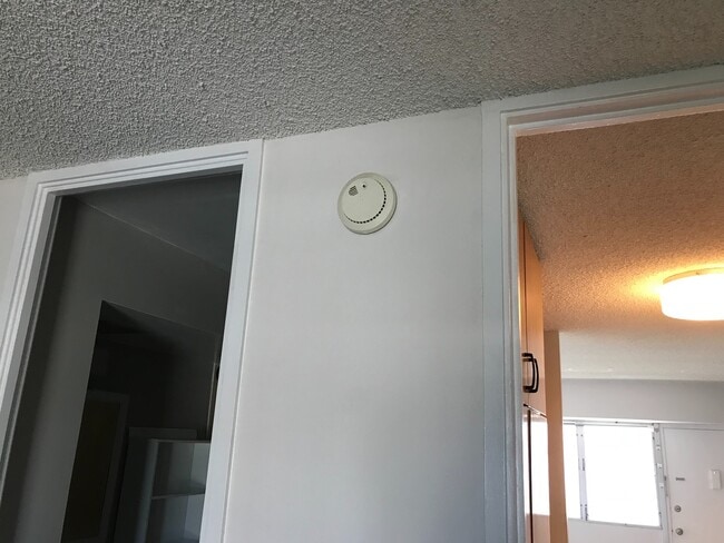 Building Photo - Westview Plaza - 1 bdrm, 1 bath, 1 covered...