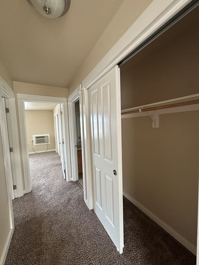 Building Photo - 2 Bedroom 2 Bath Townhouse in Ashland