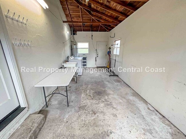 Building Photo - AVAILABLE NOW - Charming Shell Beach Home ...