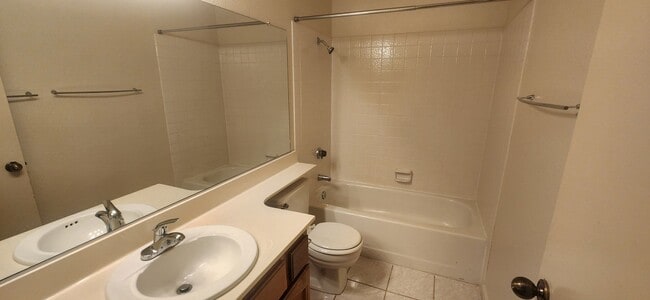 Building Photo - Wonderful 3 Bedroom Home in Greenhaven