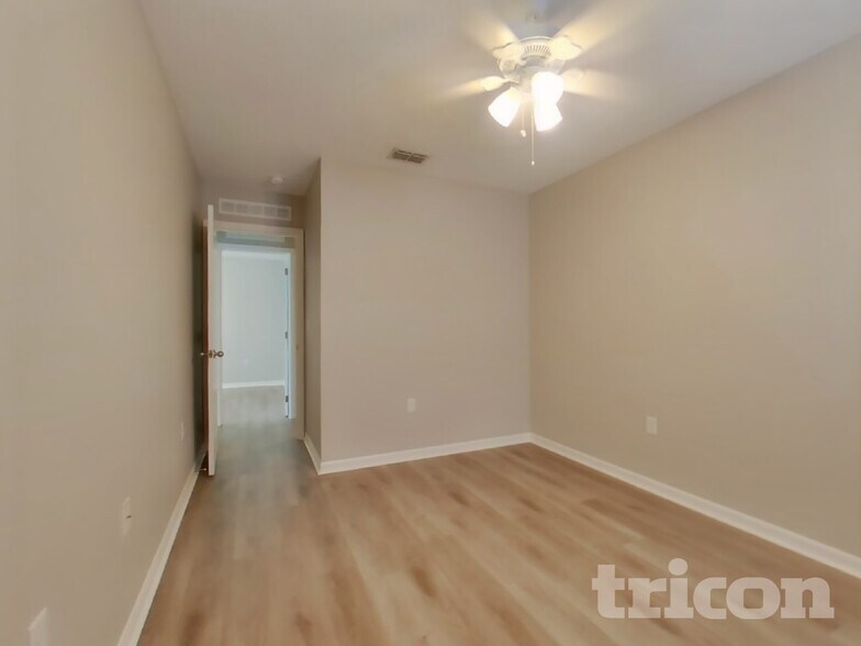 Building Photo - 3423 98th St E