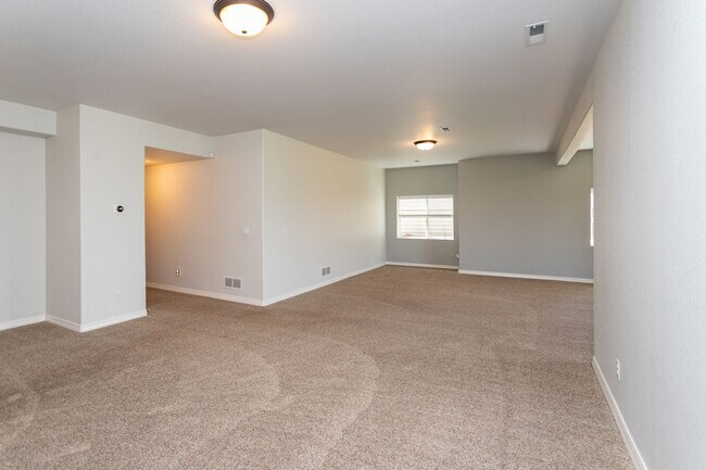 Building Photo - 10154 Silver Leaf Way