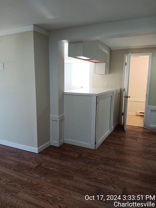 Building Photo - Spacious 5-Bedroom 2 Bath  Home in Historic Downtown Charlottesville