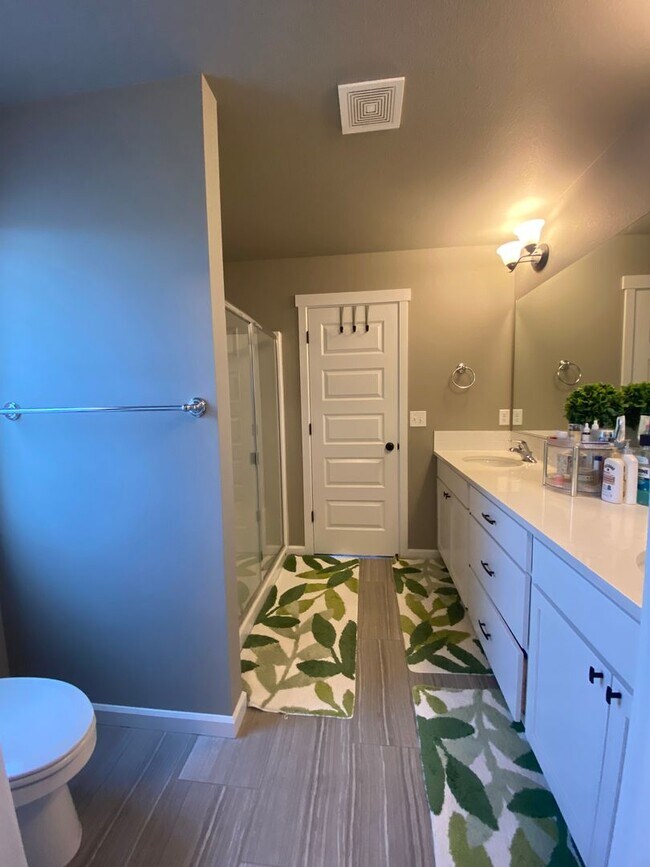 Building Photo - Beautiful 3-Bedroom Home with Covered Rear...