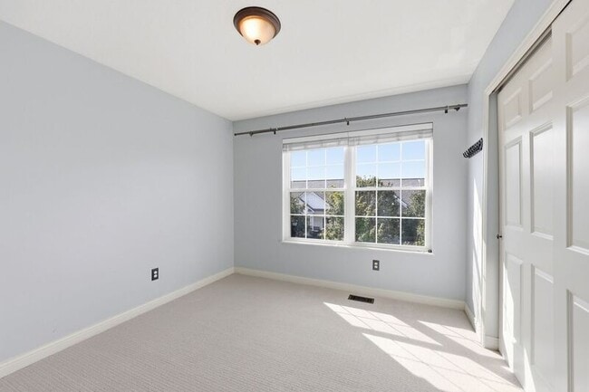 Building Photo - 5940 Meehan Rd