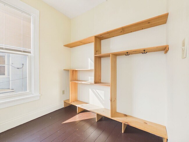 Building Photo - 221 N Spring St