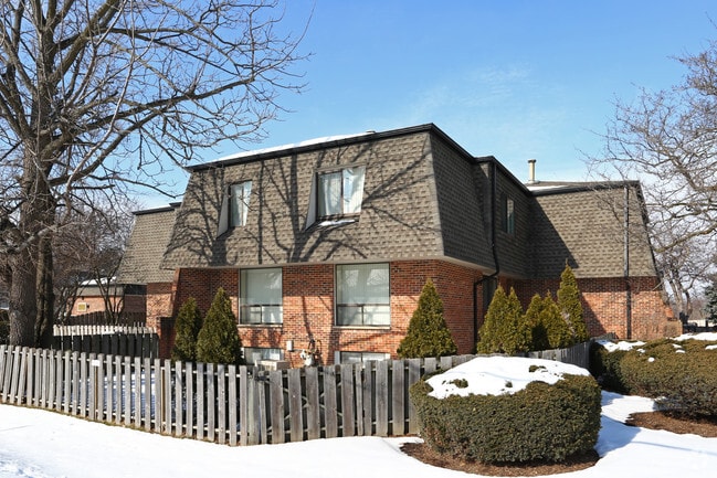 Building Photo - Cobblestone Court Condominiums