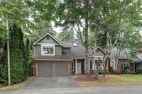 Building Photo - Beautifully Remodeled Home with Gourmet Kitchen & Fenced Yard in Klahanie