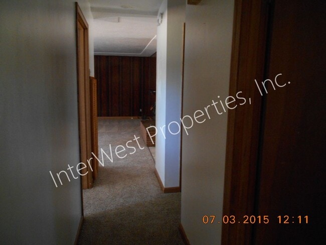 Building Photo - 3 Bedroom Ranch Style on Cul De Saq with Fenced Yard, Wood Stove & Garage!