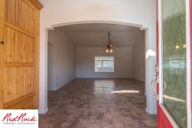 Building Photo - Spacious 3 Bedroom Single-Level Home in Bl...