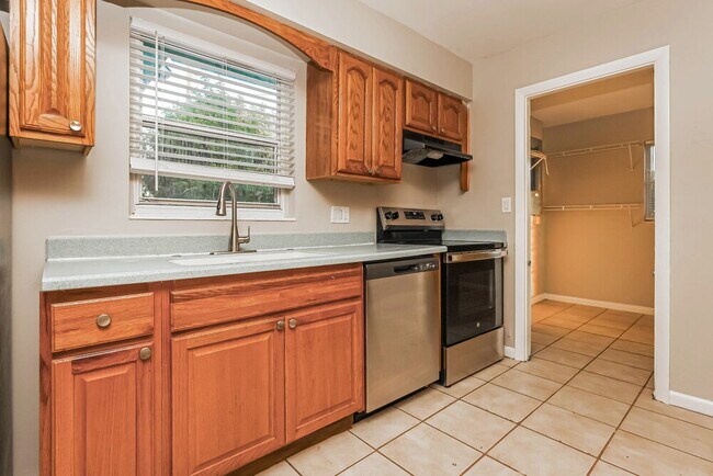 Building Photo - 344 Crestwood Ave