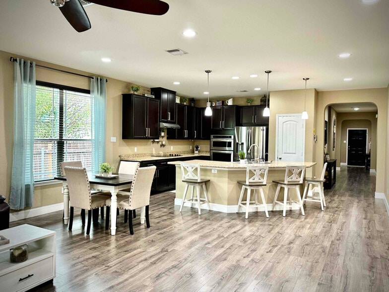 Building Photo - 1910 Ashberry Trail