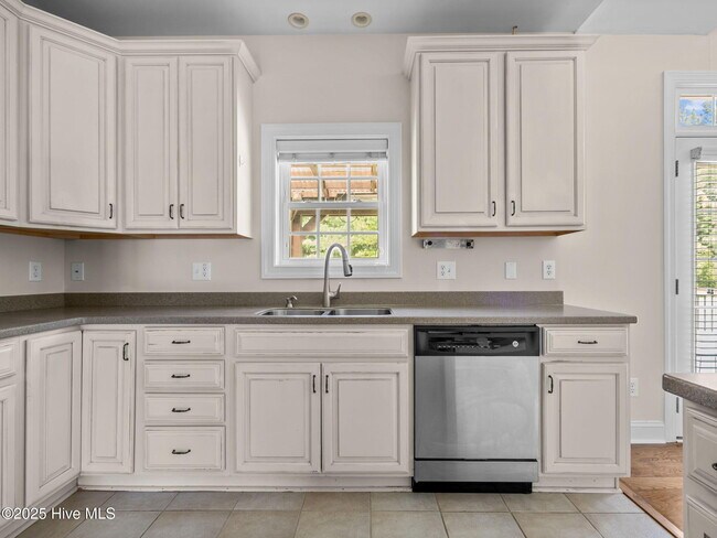Building Photo - 541 Park Meadows Dr