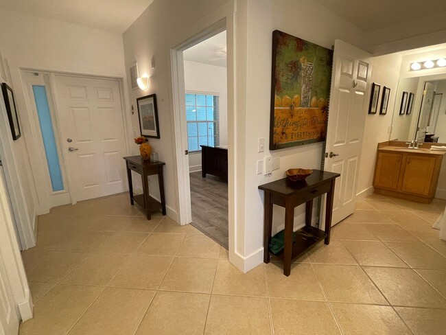 Building Photo - Upscale 3 BR Furnished Condo in Inlet at S...