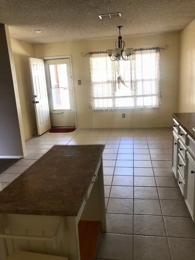 Building Photo - Fantastic 3/2/2 located in South Lubbock! Preleasing for JULY 1st!!