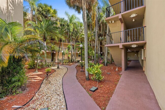 Building Photo - 10835 SW 112th Ave