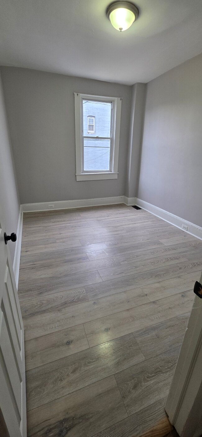 Building Photo - 2329 Windsor Ave