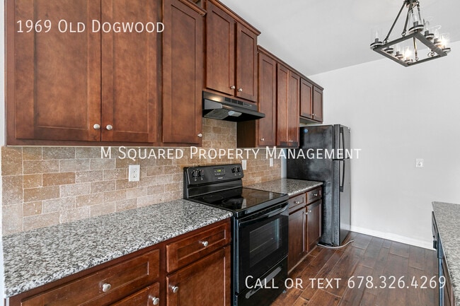 Building Photo - 1969 Old Dogwood