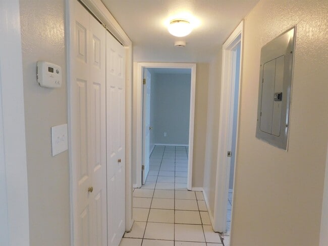 Building Photo - 105 Rockwell Way