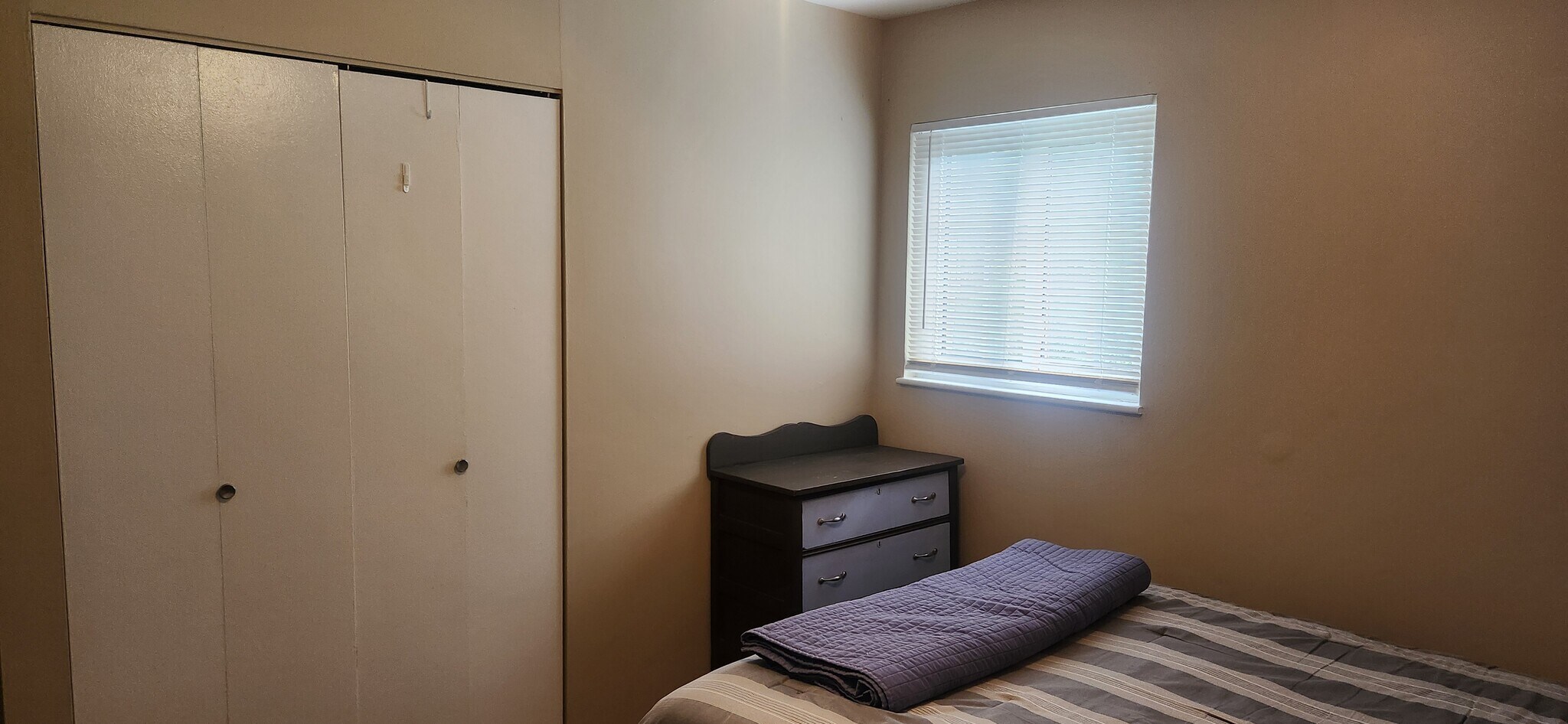 Building Photo - 7943 Irwin Ave