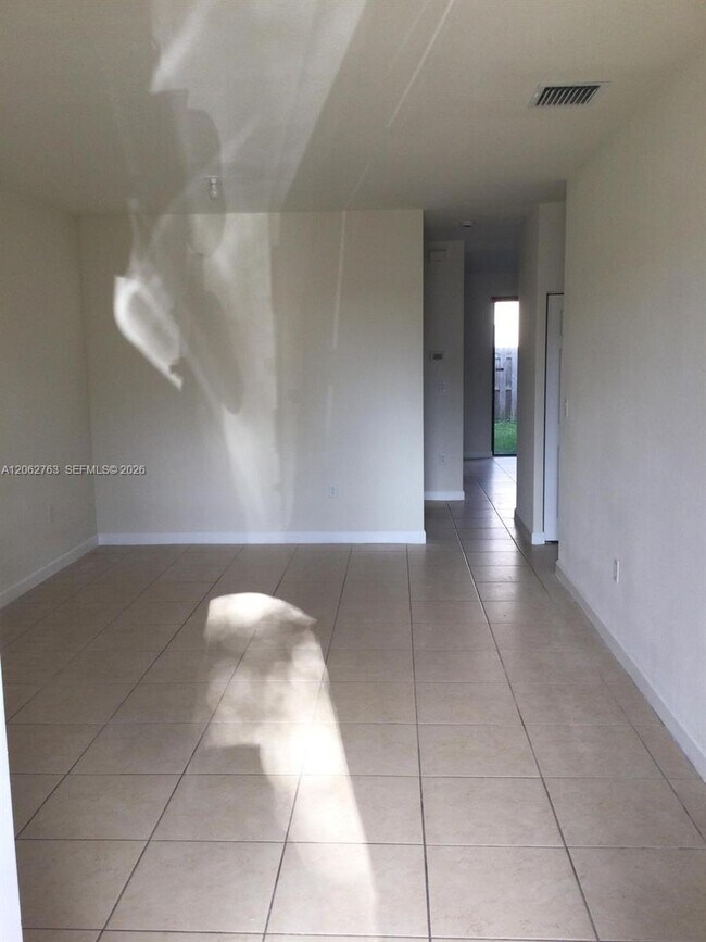 Building Photo - 17370 SW 153rd Ave
