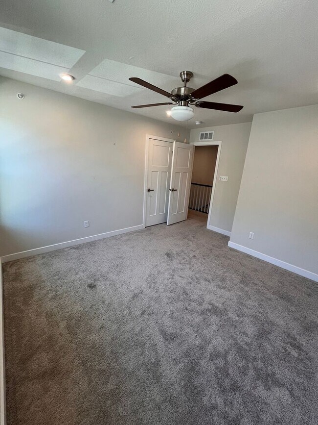 Building Photo - 437 Greenwood Dr