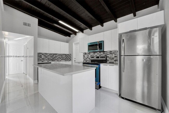 Building Photo - 3900 SW 47th Ave