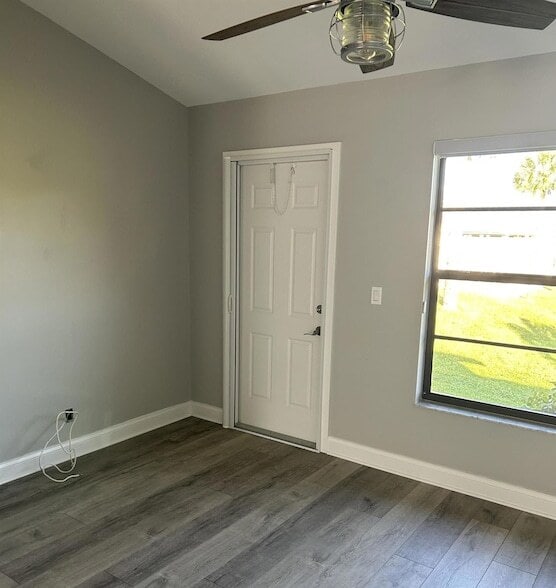 Building Photo - 7716 SE Sugar Sand Cir