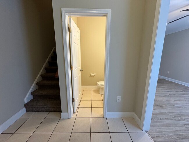 Building Photo - Nice 2/2.5 Townhouse in East Rome- $1,195