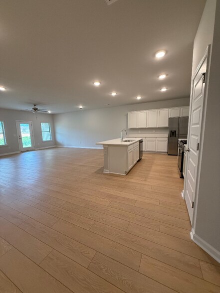 Building Photo - 6064 Gardner Maples Dr SE