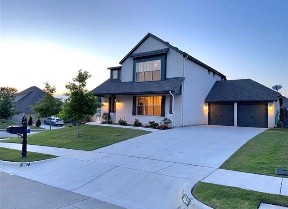 Building Photo - 560 Inwood St