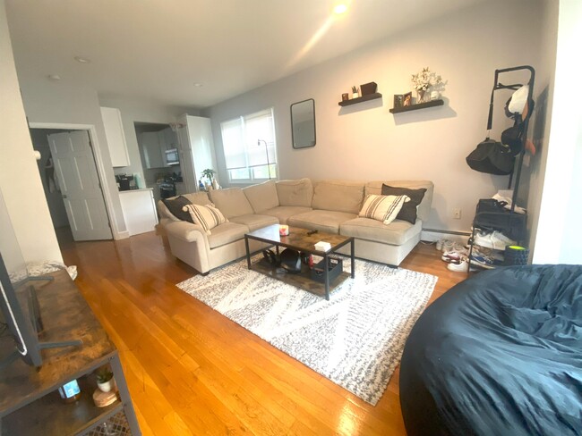 Primary Photo - 288 Amory St