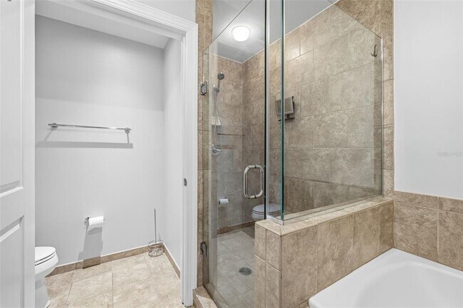 Building Photo - 1227 E Madison St