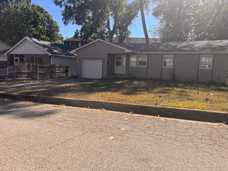 Primary Photo - 2829 E Wood St