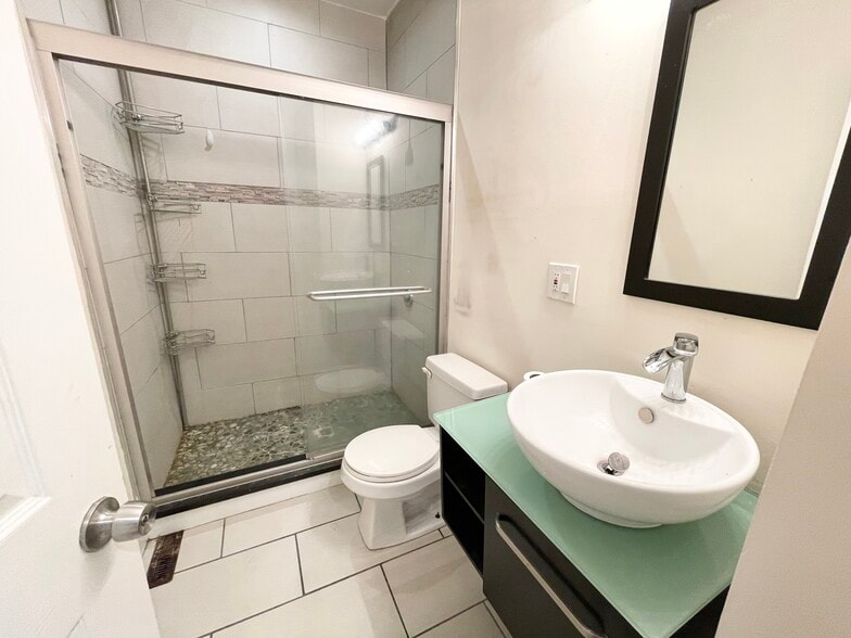 Building Photo - 27 Edison Grn