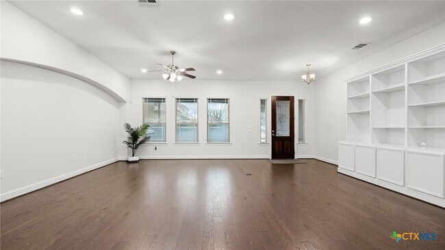 Building Photo - 961 N Academy Ave