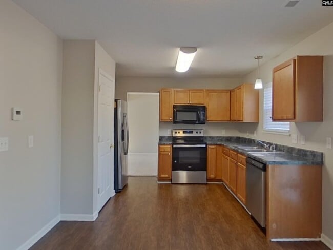 Building Photo - 732 Elderberry Ln