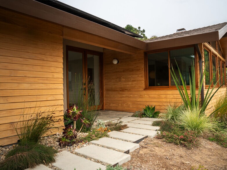 Building Photo - 1336 Las Canoas Rd