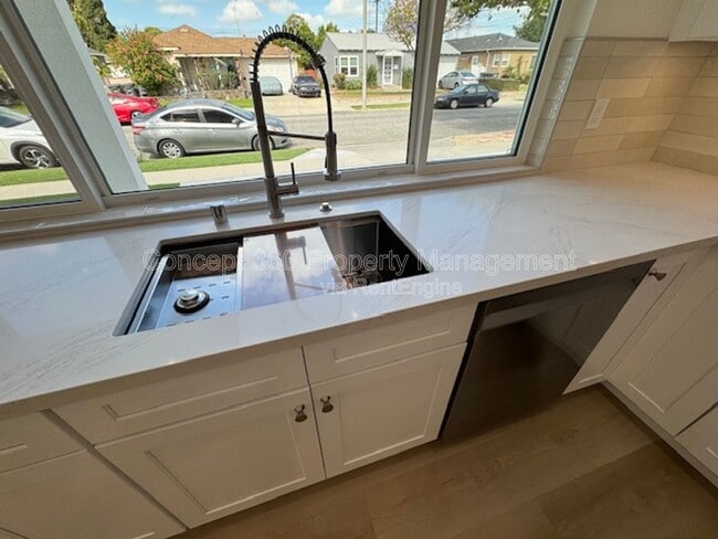 Building Photo - 6168 Briercrest Ave