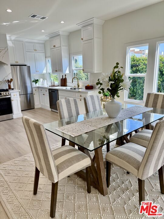 Building Photo - 900 N Alfred St