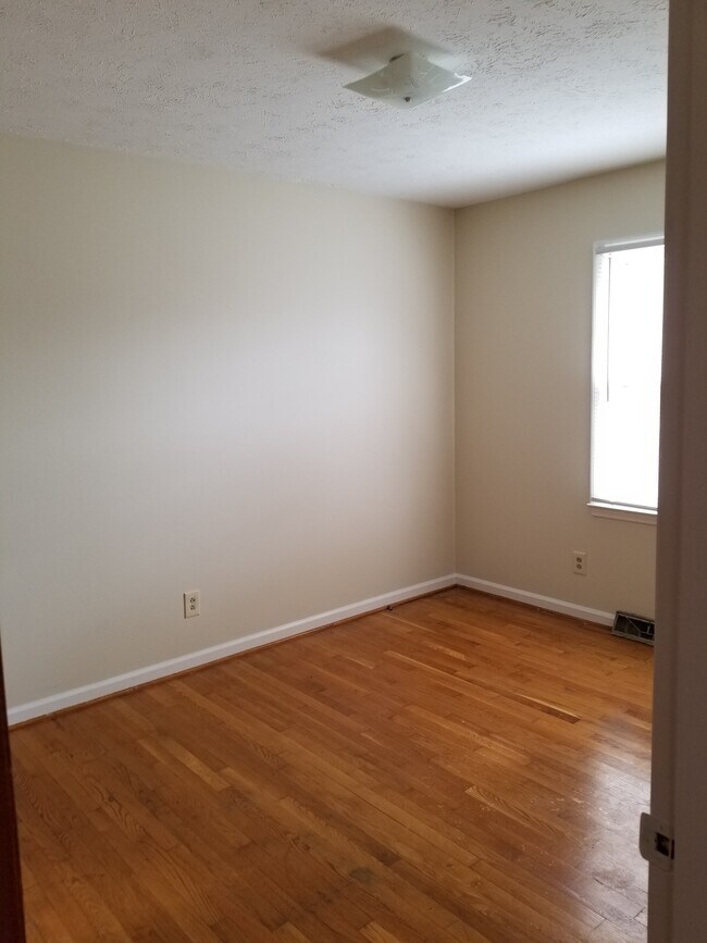 Back Bedroom - 742 Terrace View Dr