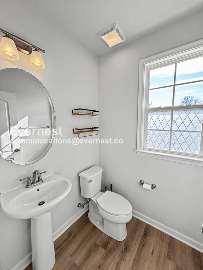 Building Photo - 1325 Claytor Ln