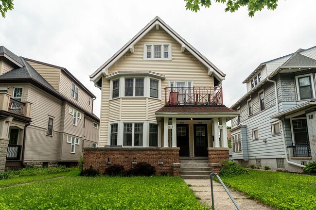 Building Photo - Murray Lower Flat