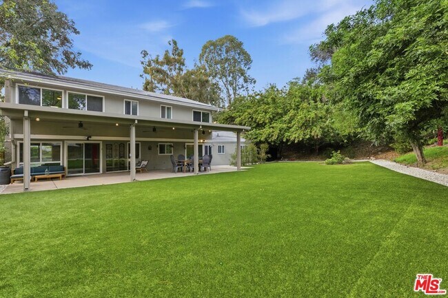 Building Photo - 5500 Blanco Ave