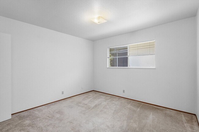 Building Photo - 1336 Broadway