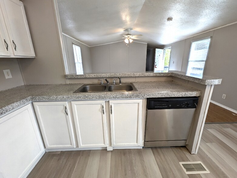Building Photo - 13314 Pecan Tree Dr