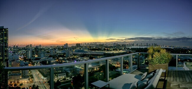 Building Photo - 2201 Collins Ave