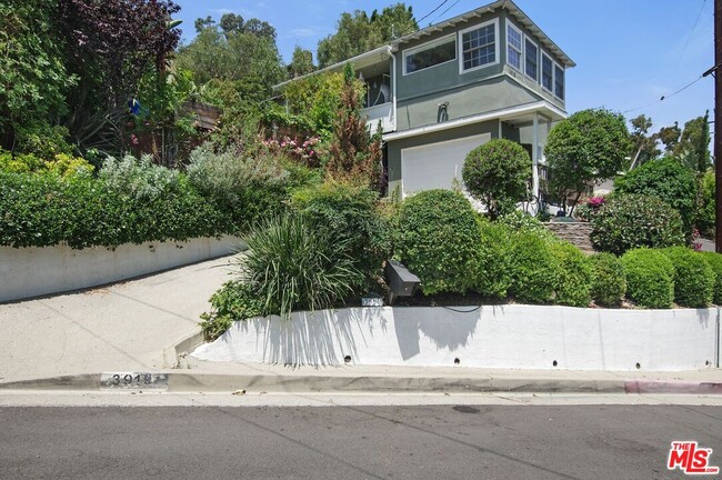 Primary Photo - 3919 Wawona St